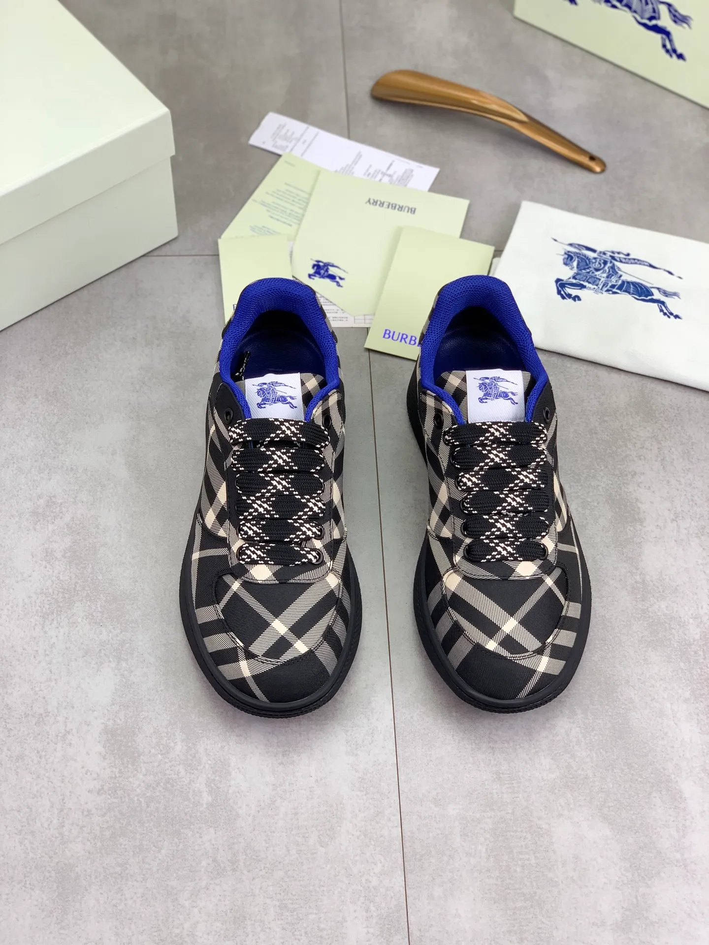 Factory price P580 [BURBERRY] Burberry - High-end quality original order (couples 🧑‍🤝‍🧑 style) - Upper: imported 🔝 original material - Lining: cowhide lining, feet; water-dyed cowhide - Outsole: ultra-light TPR rubber; two-color molded outsole - Ultra-high quality control, fine workmanship: highlighted (high-end, extravagance, grade) -Size: 35-46 (male 38 46 Female 35 40 Customized)·Color: 5️⃣colors available